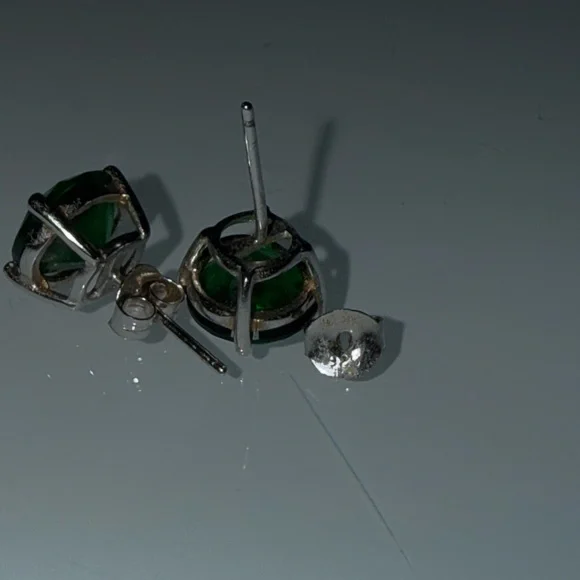 Lab Grown Emerald Green Stud Earrings 925 - Picture 3 of 3